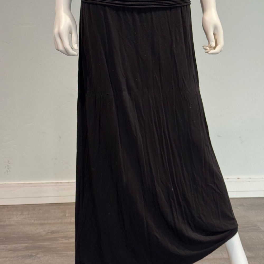 Free flowing Max Studio Minimalist Black Maxi Skirt– Size L